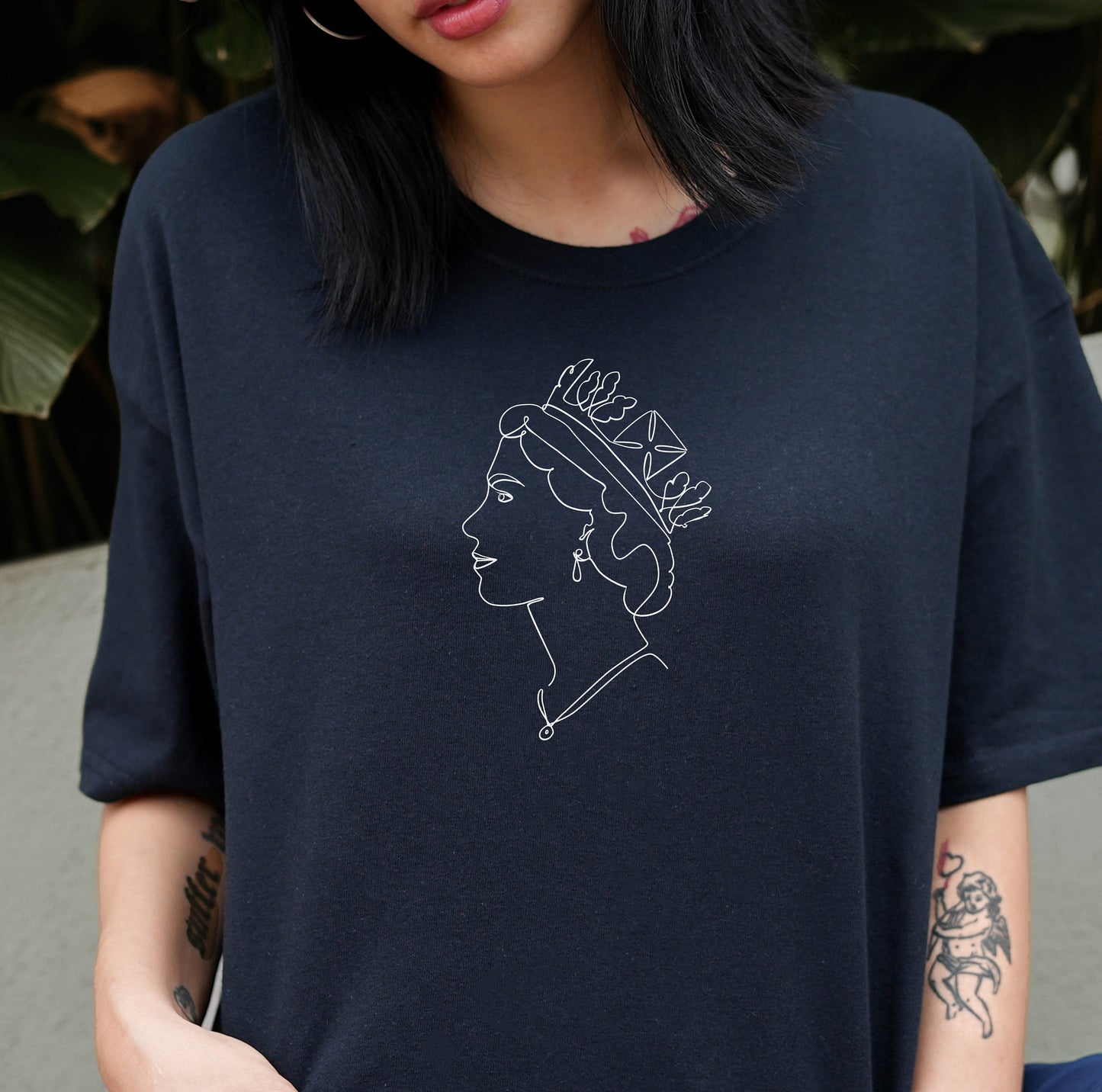 Queen Elizabeth Tshirt, Queen Shirt, Her Majesty Shirt, The Royal Family, Royal Family Shirt, Queen Elizabeth Shirt, Platinum Jubilee Shirt