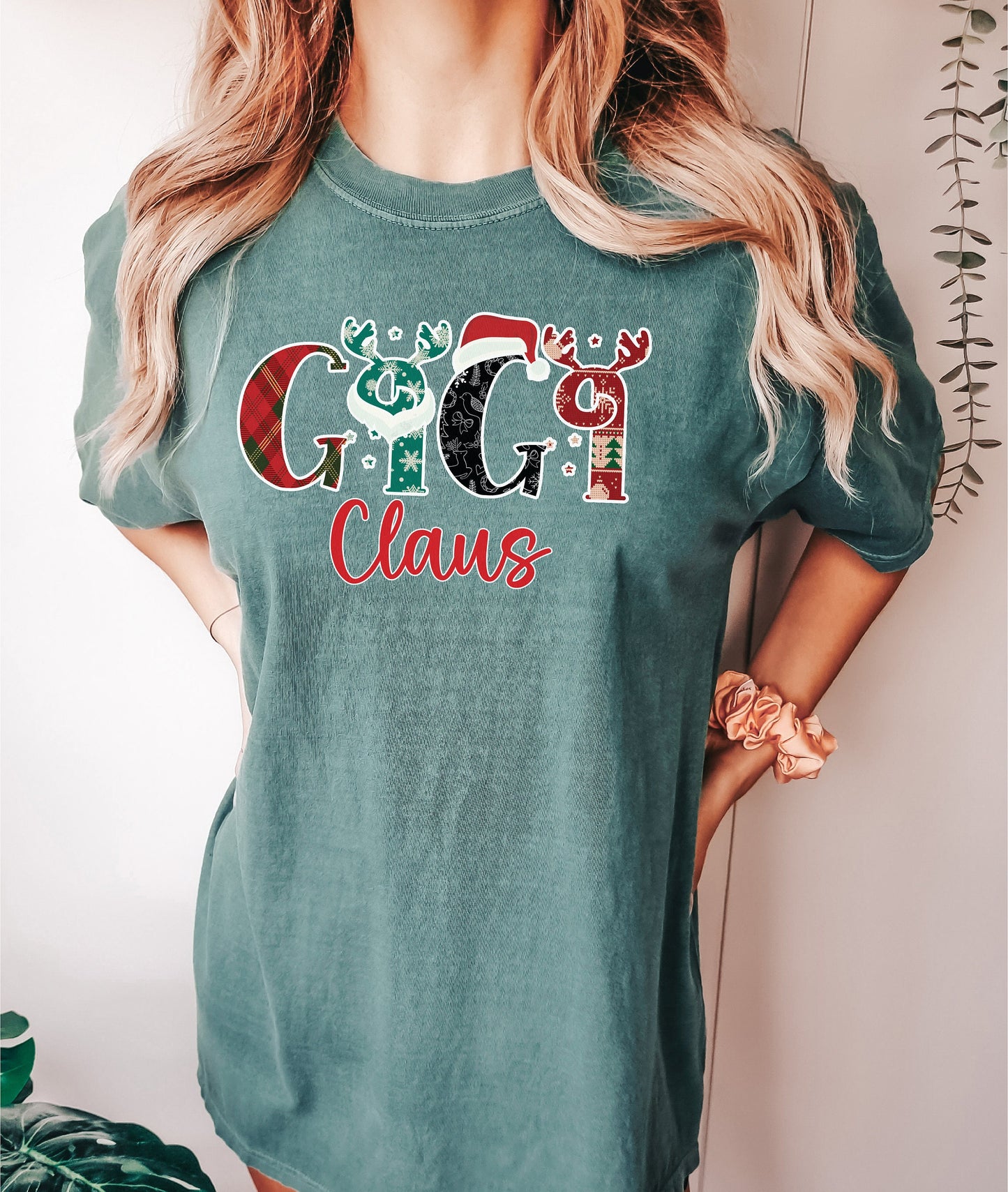 Custom Gigi Claus Tshirt,Custom Grandma Shirt,Christmas Shirt,Custom Gift, Gigi Shirt, Grandkids Gift, Grandma Gifts, Gigi Gift,Custom Shirt
