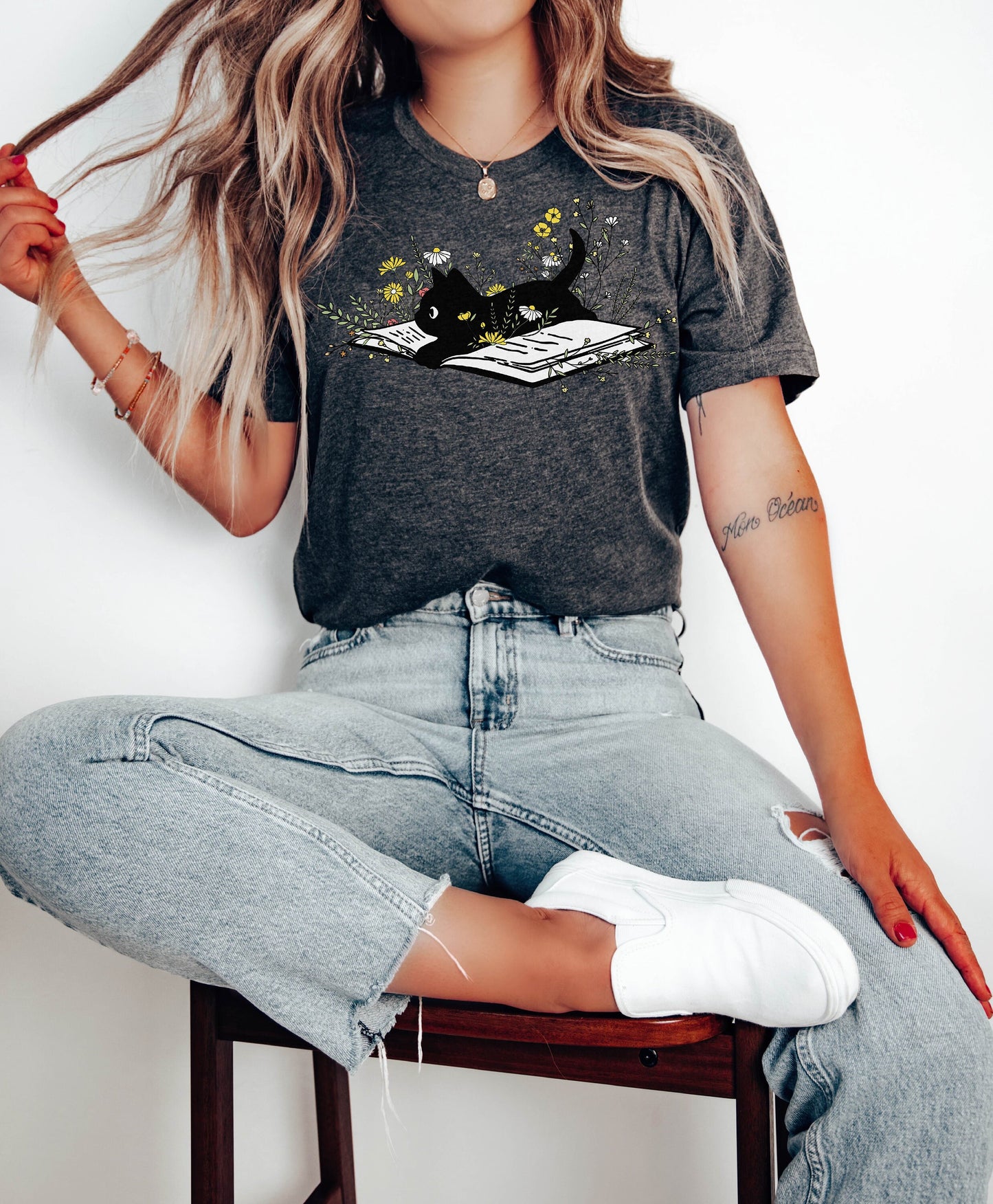 Cute Cat Tshirt, Cat Shirt, Librarian Shirt,Book Lover Gift,Bookish Shirt,Bibliophile Shirt, Reading Shirt, Book Lover Shirt, Cute Cat Shirt