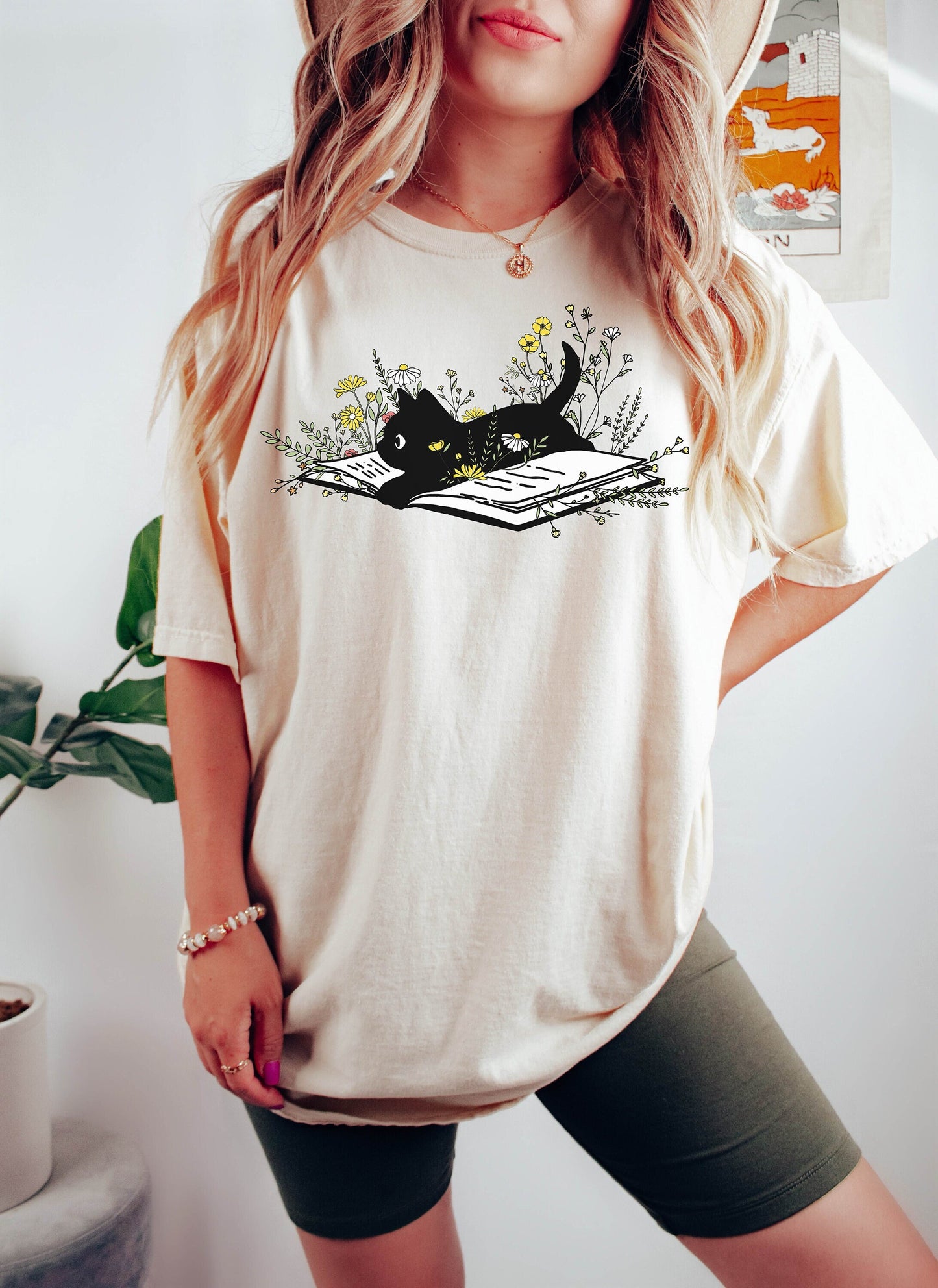 Cute Cat Tshirt, Cat Shirt, Librarian Shirt,Book Lover Gift,Bookish Shirt,Bibliophile Shirt, Reading Shirt, Book Lover Shirt, Cute Cat Shirt
