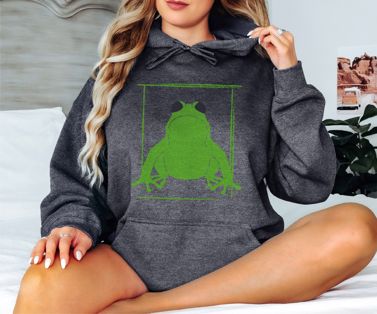 Grumpy Frog Sweatshirt, Japanese Frog Hoodie, Frog Lover Hoodie, Art Sweatshirt,Frog Sweatshirt,Christmas Frog Hoodie,Frog Lover Gift